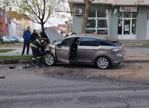 Cel puțin opt răniți după ce o mașină a spulberat pietonii într-o intersecție aglomerată din Stuttgart Cel puțin opt răniți după ce o mașină a spulberat pietonii într-o intersecție aglomerată din Stuttgart