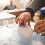 Primarul din Alba Iulia dezvăluie: voturile lui Nicușor Dan și George Simion au fost inversate într-o secție de votare!