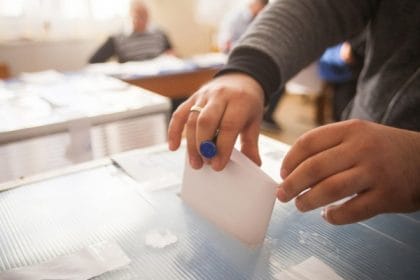 Primarul din Alba Iulia dezvăluie: voturile lui Nicușor Dan și George Simion au fost inversate într-o secție de votare!