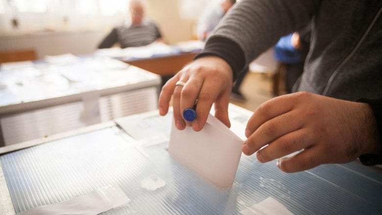 Primarul din Alba Iulia dezvăluie: voturile lui Nicușor Dan și George Simion au fost inversate într-o secție de votare!