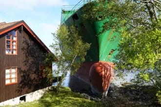Un norvegian, șocat! Un vapor uriaș a apărut la doar câțiva metri de casa sa – Iată cum a reacționat!