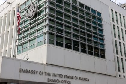 Bărbat arestat la New York pentru tentativă de atac asupra ambasadei SUA din Tel Aviv cu cocktailuri Molotov