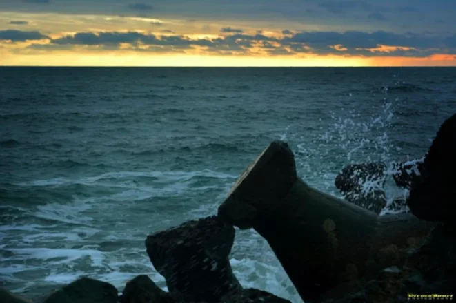 Descoperire șocantă în mare, la Costinești: cadavrul unei femei găsit în zona stabilopozilor