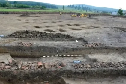 Oraș din România, mai vechi decât piramidele egiptene, dezvăluie scrieri vechi de 7.000 de ani