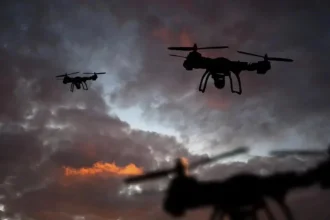 Ucraina introduce „dronele-mamă” cu inteligență artificială: o revoluție în războiul automatizat