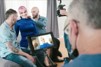 Cele mai mari site-uri de filme pentru adulți blochează accesul utilizatorilor din Franța
