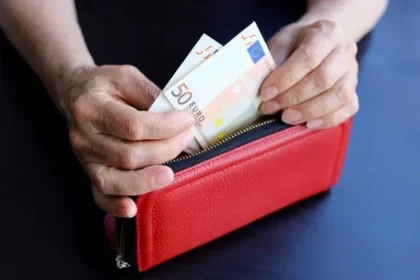 Țara europeană în care locuitorii aleg să păstreze banii în numerar: motive surprinzătoare
