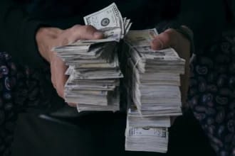 Obiectul prețios care a făcut un bărbat milionar peste noapte: „Este incredibil”. Descoperit întâmplător într-o benzinărie