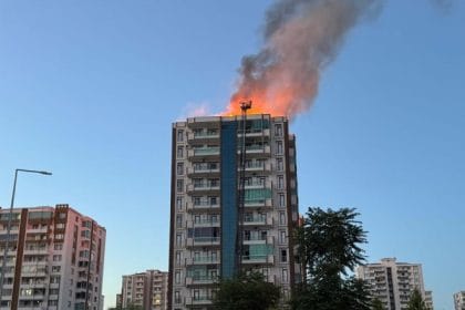 Tragedie în sud-estul Turciei: Incendiu în clădire cu 13 etaje soldat cu trei morți, inclusiv doi copii