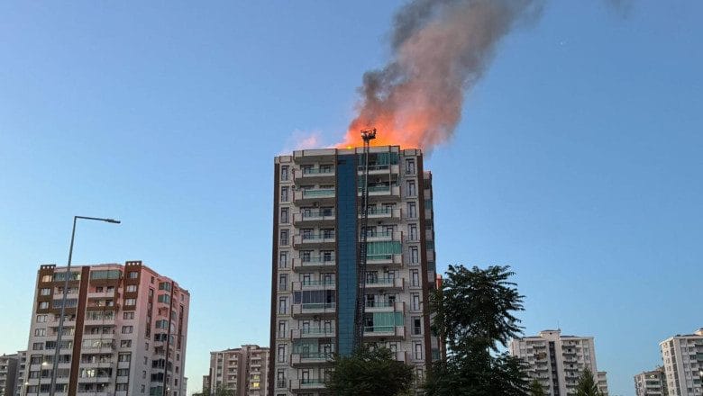Tragedie în sud-estul Turciei: Incendiu în clădire cu 13 etaje soldat cu trei morți, inclusiv doi copii Tragedie în sud-estul Turciei: Incendiu în clădire cu 13 etaje soldat cu trei morți, inclusiv doi copii