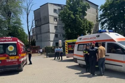 Tavanul unui loc de joacă din Botoșani s-a prăbușit peste copii: Doi minori transportați de urgență la spital, zeci de persoane afectate