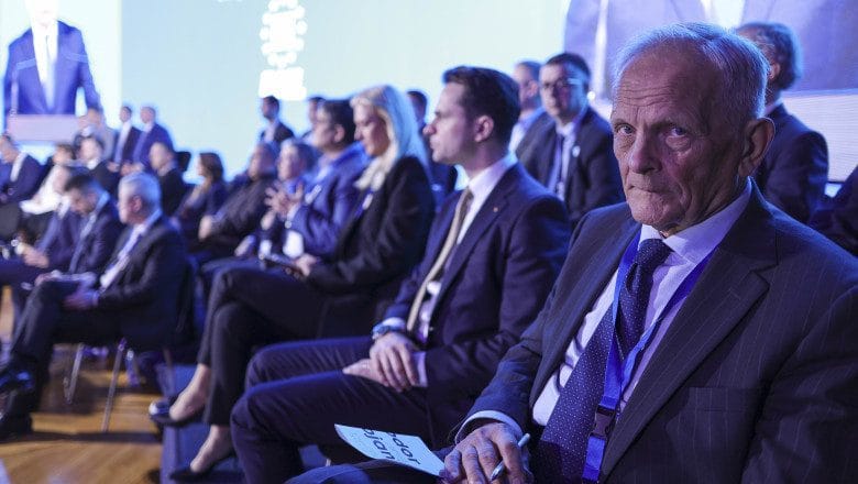 Theodor Stolojan: „Este momentul să regândim sistemul fiscal și să schimbăm cota unică Theodor Stolojan: „Este momentul să regândim sistemul fiscal și să schimbăm cota unică