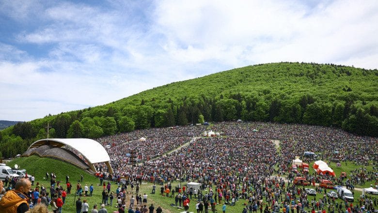 Pelerinaj impresionant cu 300.000 de oameni la Șumuleu Ciuc: „Atmosferă încărcată de har Pelerinaj impresionant cu 300.000 de oameni la Șumuleu Ciuc: „Atmosferă încărcată de har