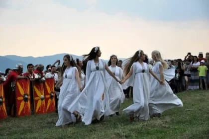 De ce românii confundă Ielele cu Sânzienele: unele aduc necazuri, altele iubire și noroc