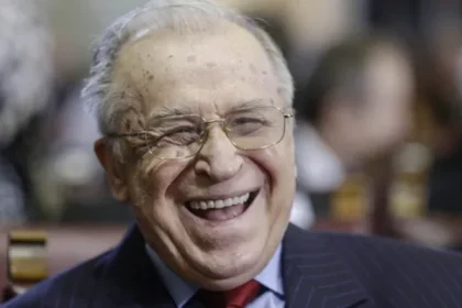 Ion Iliescu, fostul președinte, internat la Terapie Intensivă; starea sa este stabilă