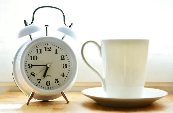 Ritmul circadian al pielii: secretul unei rutine de îngrijire eficiente