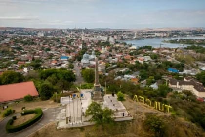 Destinația de vacanță din România care îți oferă oraș, deltă, litoral, munte și peisaje de neuitat