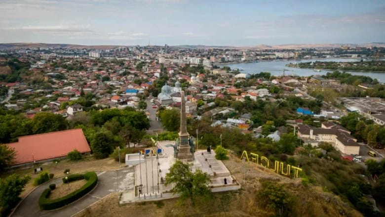 Destinația de vacanță din România care îți oferă oraș, deltă, litoral, munte și peisaje de neuitat