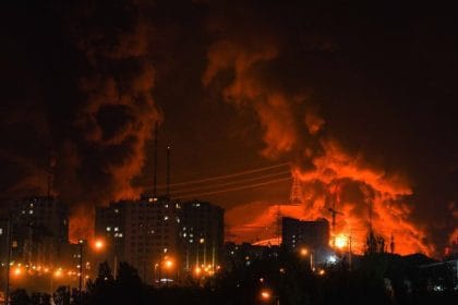 Iran lansează un nou val de rachete spre Israel: Explozii violente și clădiri în flăcări în Tel Aviv, Ierusalim și Haifa, 10 răniți