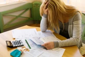Valul scumpirilor loveste din plin de la 1 iulie: Dispar plafonările la alimente, energie și RCA