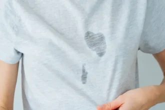 Trucul secret al mamelor: Cum elimini petele imposibile în câteva secunde cu fixativul de păr și alte utilizări surprinzătoare