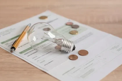 Cei mai ieftini furnizori de energie electrică după liberalizarea pieței din 1 iulie – Ghidul alegerea ofertei ideale pentru tine