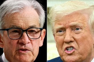 Trump îl critică dur pe șeful Rezervei Federale și susține că în SUA nu există inflație, cerând scăderea dobânzii