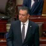 Senator american, copleșit de emoție după arestare pentru o simplă întrebare: „Mă rog să nu trăiți niciodată așa ceva