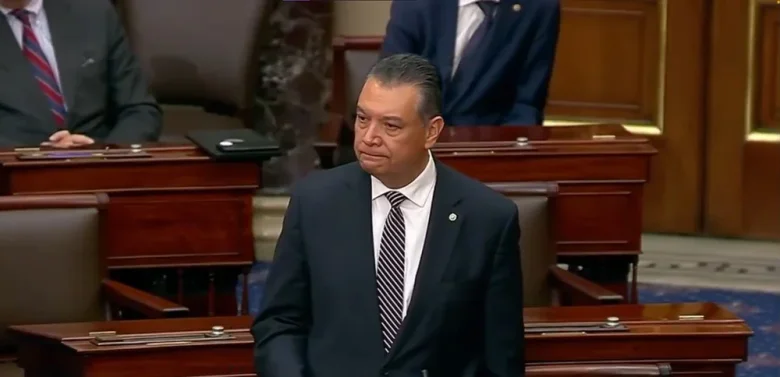 Senator american, copleșit de emoție după arestare pentru o simplă întrebare: „Mă rog să nu trăiți niciodată așa ceva