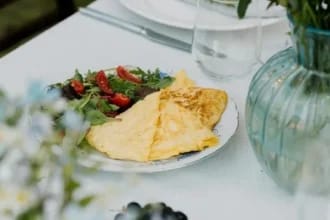 De ce să pui un cub de gheață în tigaie când prepari omletă: secretul restaurantelor de top