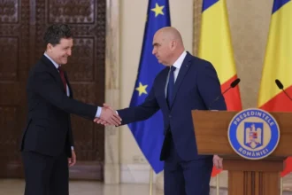 Guvernul Bolojan: 16 ministere și 3 vicepremieri – Analiză a necesității unui cabinet „extins