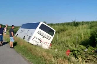 Tragedie pe autostrada A2: Autocar răsturnat, cinci victime și un posibil deces; Planul Roșu de Intervenție activat