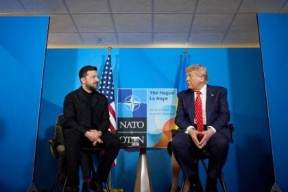 Volodimir Zelenski surprinde la summitul NATO cu un nou stil vestimentar îndrăzneț