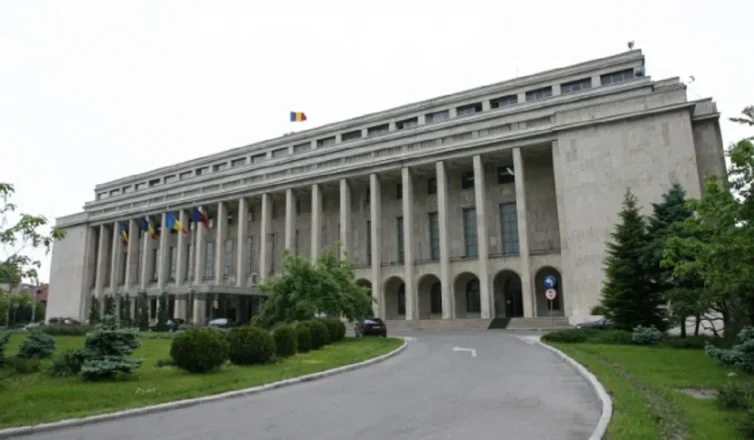 Protest în stradă înainte de ședința decisivă privind tăierea sporurilor propusă de Bolojan