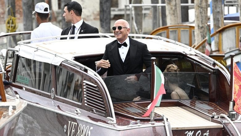 Jeff Bezos și Lauren Sanchez s-au căsătorit: Nunta anului care surprinde prin originalitate Jeff Bezos și Lauren Sanchez s-au căsătorit: Nunta anului care surprinde prin originalitate
