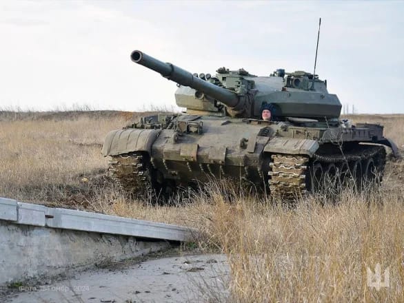 Rusia reintroduce în luptă tancuri învechite T-62, semn al epuizării resurselor în războiul din Ucraina
