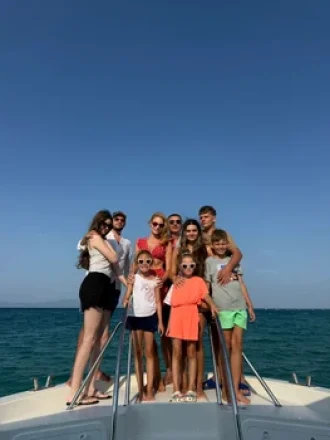 Cristi Borcea, vacanță de vis în Grecia alături de cei 7 copii: Soția sa radiază de fericire și echilibru în fiecare zi