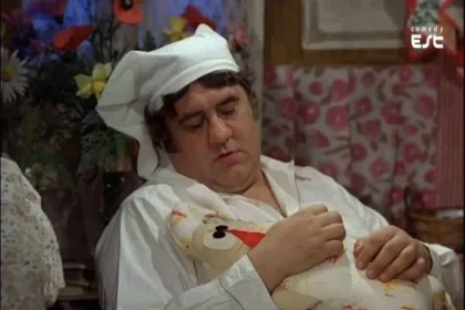 Actor din Generația de Aur, dat afară de comuniști și înjurător al lui Ceaușescu, a murit singur și sărac, având numele inversat în buletin