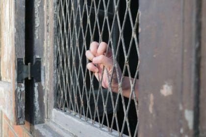 Atac cu bombă în Grecia: Doi răniți la casa unui gardian de penitenciar