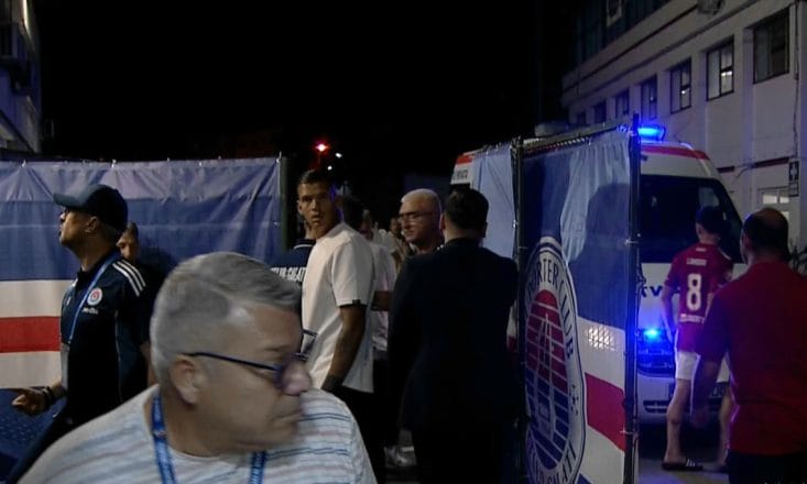 Ambulanța intervine la vestiarele de la Galați: incidente pentru un jucător de la Oțelul, iar Cătălin Cîrjan a resimțit efectele Ambulanța intervine la vestiarele de la Galați: incidente pentru un jucător de la Oțelul, iar Cătălin Cîrjan a resimțit efectele