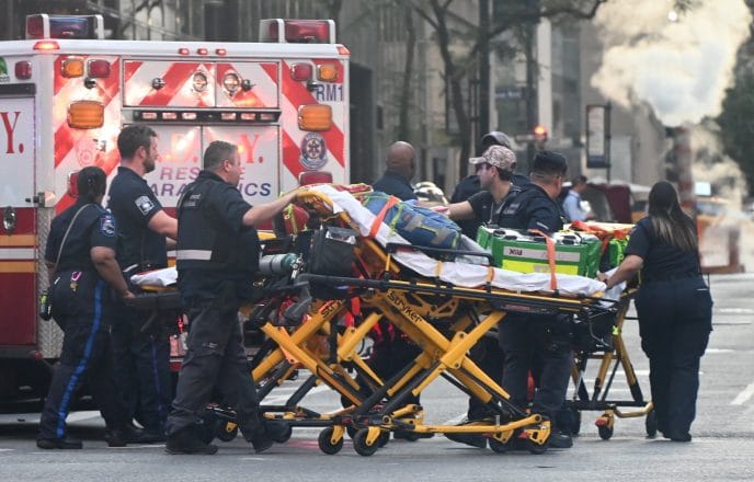 Atac armat mortal în zgârie-nori din New York: patru victime, inclusiv un polițist; atacatorul și-a luat viața