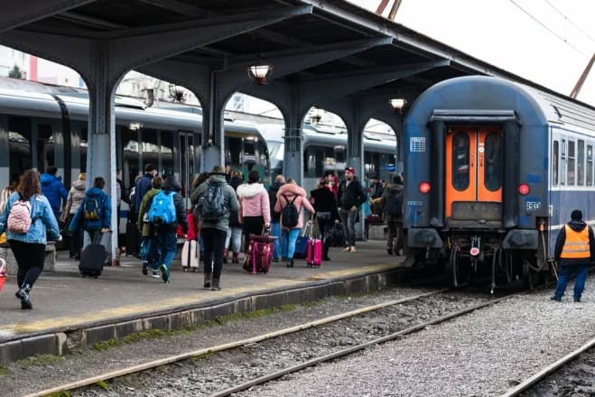 Creșteri surprinzătoare la prețul biletelor de tren începând cu 1 august: Ce trebuie să știi Creșteri surprinzătoare la prețul biletelor de tren începând cu 1 august: Ce trebuie să știi