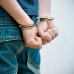 Doi indivizi reținuți pentru amenințări cu moartea la adresa unui polițist și a unui jandarm