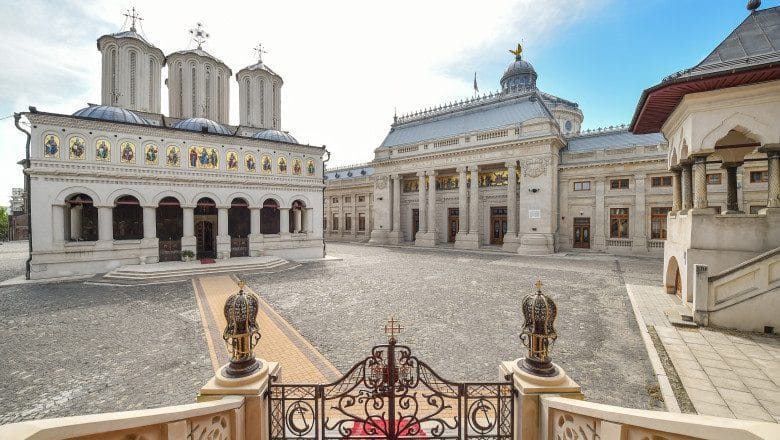 Sfântul Sinod canonizează 16 femei cu viaţă sfântă: muceniţe, monahii, soţii de domnitori şi mame de sfinţi Sfântul Sinod canonizează 16 femei cu viaţă sfântă: muceniţe, monahii, soţii de domnitori şi mame de sfinţi