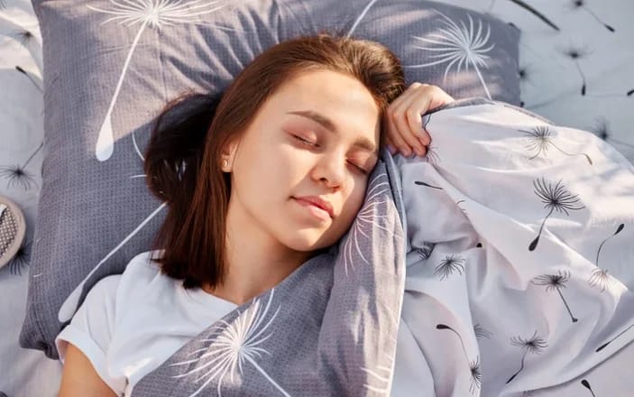 Somn profund și odihnitor: Metode naturale care dau rezultate garantate