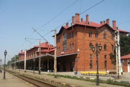 Cea mai frumoasă gară din România, un monument istoric cu o poveste de orfelinat, surprinde prin farmecul său aparte