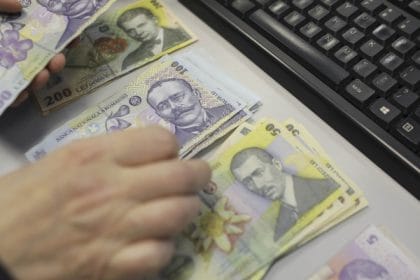 Românii vor fi blocați la cumpărarea mașinilor până la stingerea datoriilor către stat. Strategia Guvernului pentru creșterea veniturilor fiscale