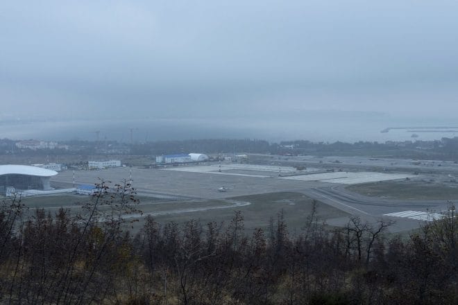 Rusia reactivează un aeroport strategic de la Marea Neagră, blocat după începutul ofensivei din Ucraina