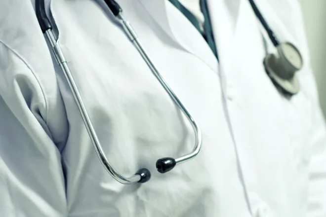 Ministrul Sănătății lansează avertisment clar pentru cadrele medicale: „Riscul desființării contractului de muncă pentru cei care pleacă din spital și aleg privatul