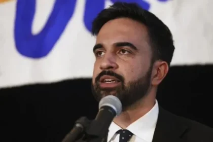 Candidatul-surpriză al Partidului Democrat pentru Primăria New Yorkului urcă rapid în preferințele electoratului în fața elitei de afaceri